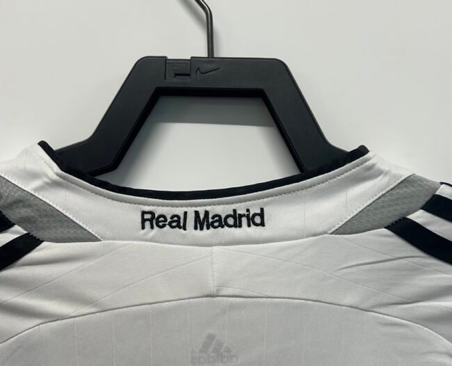 Real Madrid Home Jersey 2006/07 - Image 4
