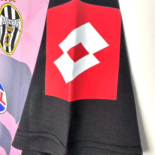 Juventus Goalkeeper Retro Jersey 2002/03 Pink Black