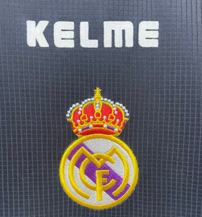 Real Madrid Away Retro Jersey 1997/98 – Bild 9