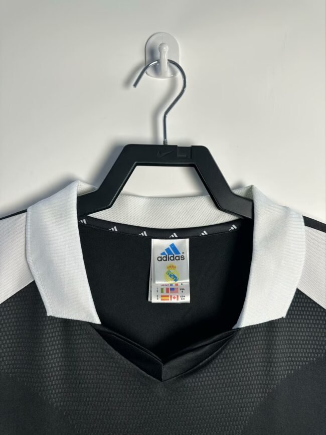 Real Madrid Away Retro Jersey 2001/02 – Bild 3