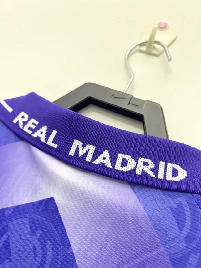 Real Madrid Away Retro Jersey 1996/97 – Bild 3
