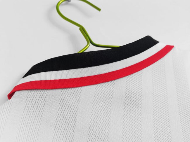 Manchester United Away Retro Jersey 1996/97 - Image 5