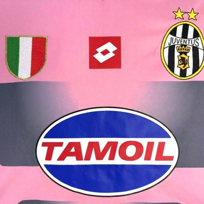 Juventus Goalkeeper Retro Jersey 2002/03 Pink Black
