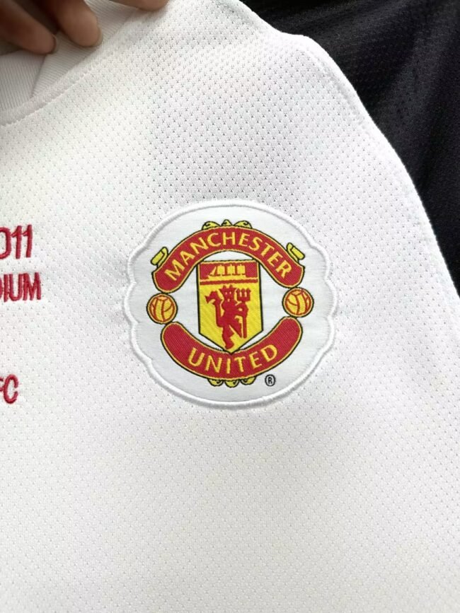 Manchester United Away Retro Jersey 2011/12- Champions League Final – Bild 6