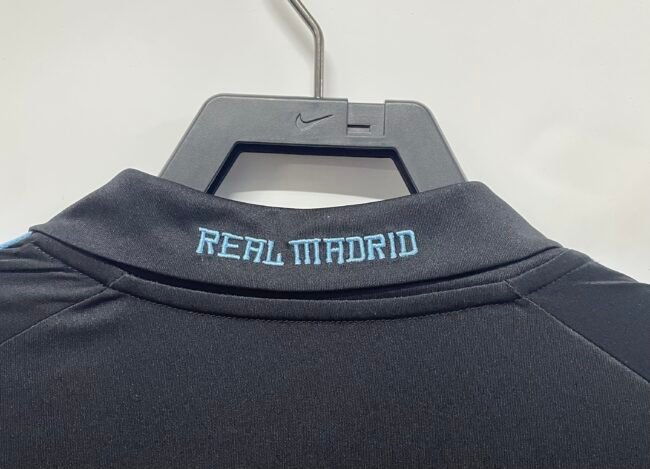 Real Madrid Away Jersey 2009/10 - Image 10