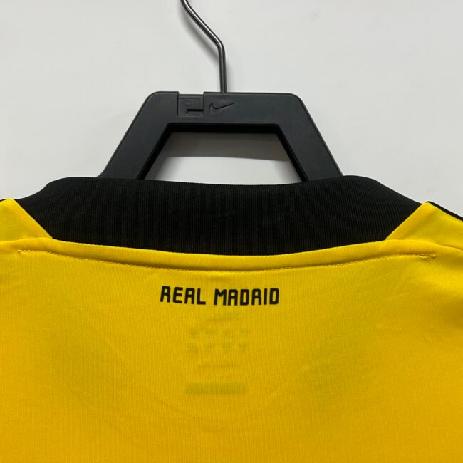 Real Madrid GOALKEEPER Jersey 2011/12