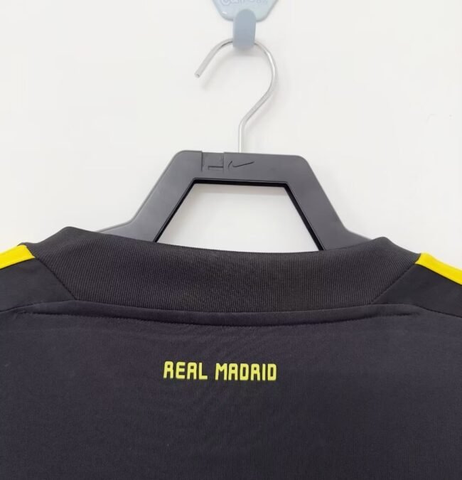 Real Madrid GOALKEEPER Jersey 2011/12 black - Image 6