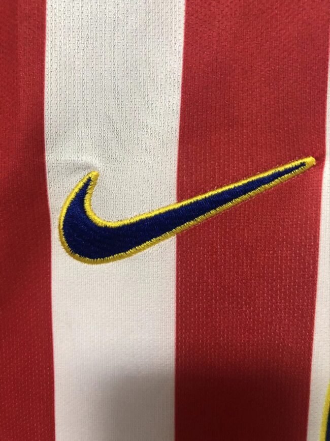 Atletico Madrid Home Retro Jersey 2004/05 – Bild 6
