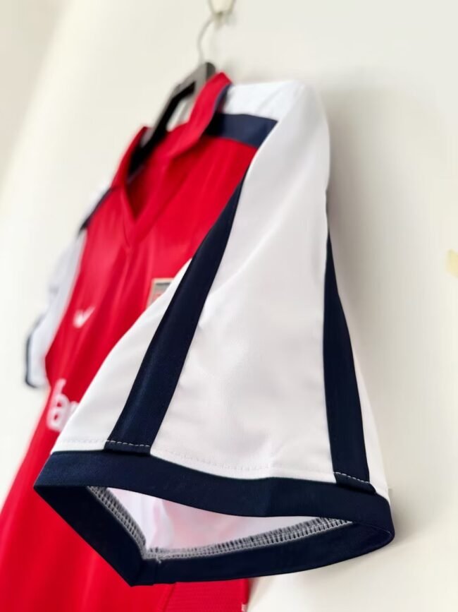 Arsenal Home Jersey 2001/02 - Image 3