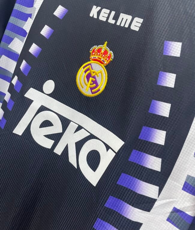 Real Madrid Away Retro Jersey 1997/98 – Bild 8