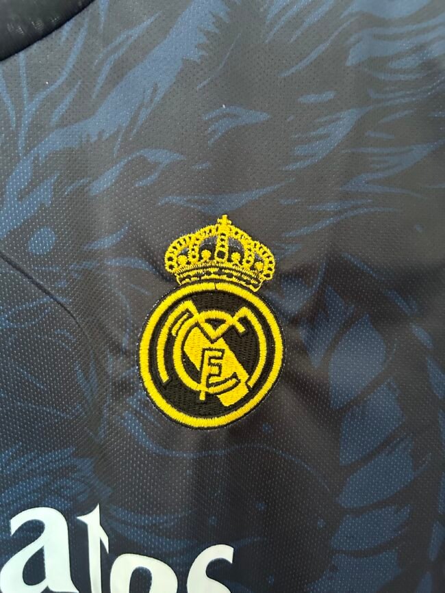 Real Madrid Special Edition Jersey 25/26 Red – Bild 3