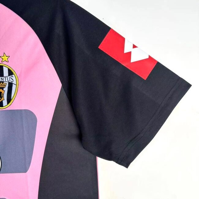 Juventus Goalkeeper Retro Jersey 2002/03 Pink Black