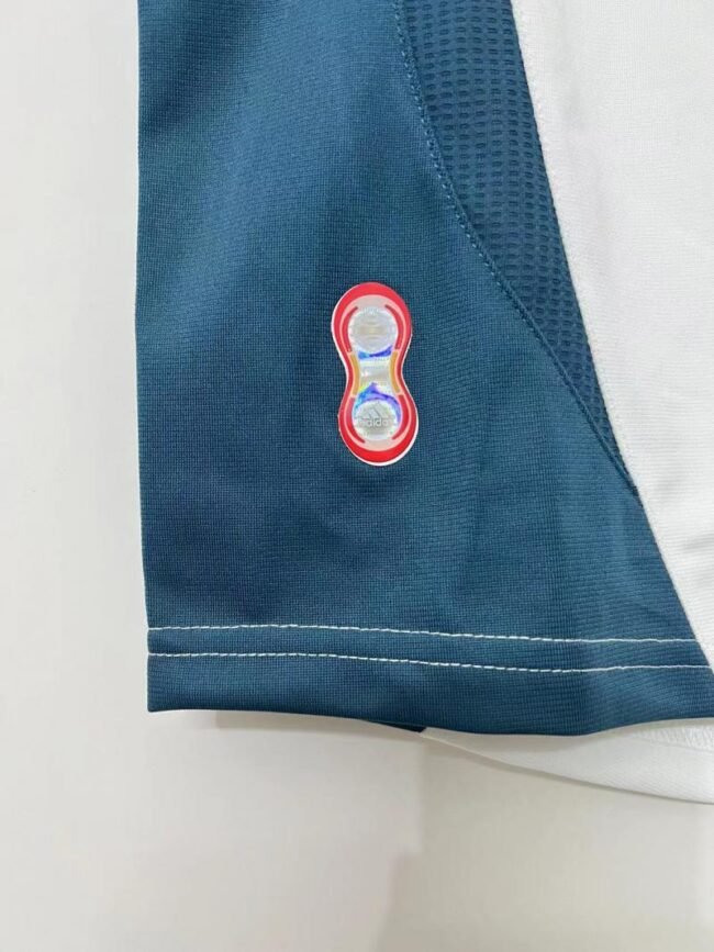 Liverpool Away Retro Jersey 2006/08 - Image 6