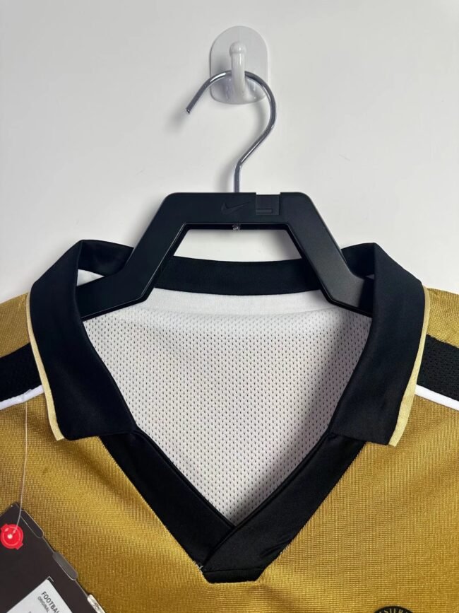 Manchester United Away Reversible Retro Jersey 2001/02 – Bild 5
