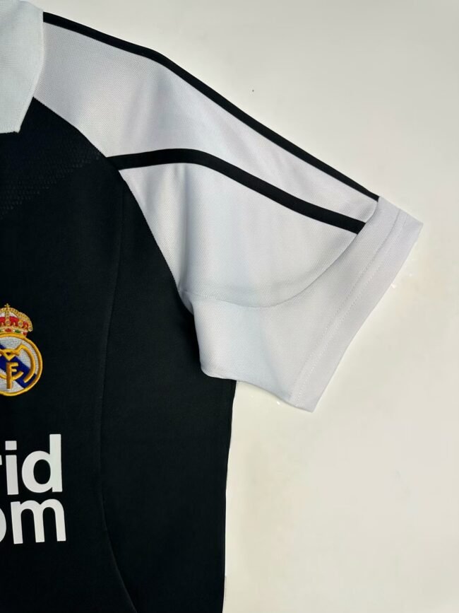 Real Madrid Away Retro Jersey 2001/02 – Bild 5