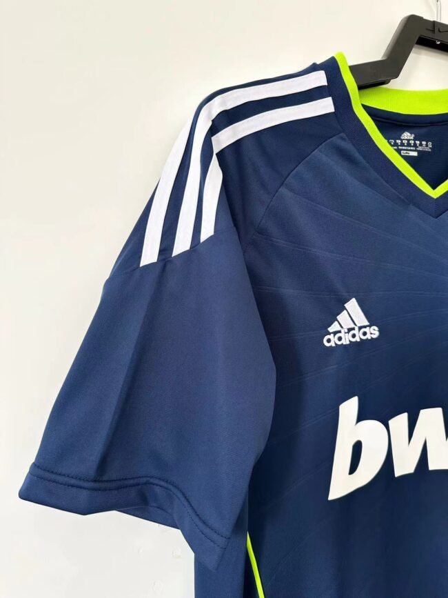 Real Madrid Away Jersey 2010/11 - Image 3