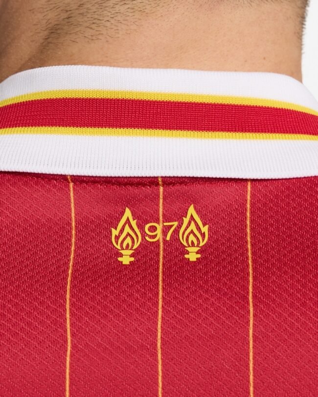 Liverpool Home jersey 2024/25 - CHAMPIONS 24/25 & Gold Trophy & Insignia – Bild 6