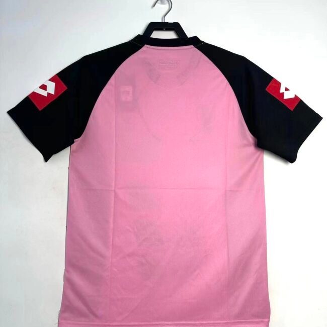 Juventus Goalkeeper Retro Jersey 2002/03 Pink Black