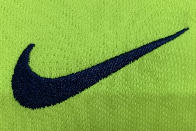 Barcelona Retro Barcelona Away Jersey 2005/06 - Image 3
