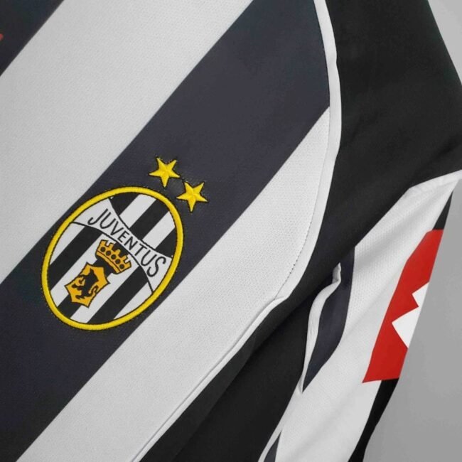 Juventus Home Retro Jersey 2002/03