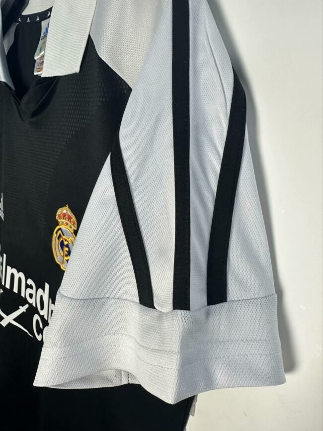Real Madrid Away Retro Jersey 2001/02 – Bild 4