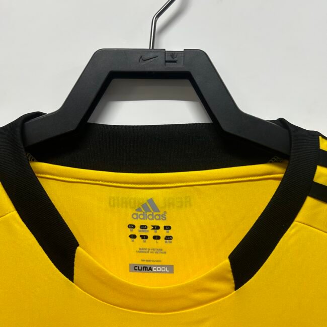 Real Madrid GOALKEEPER Jersey 2011/12