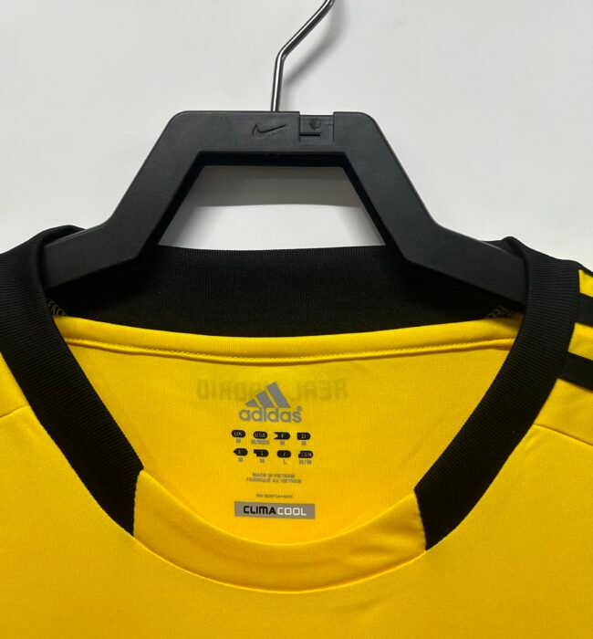 Real Madrid GOALKEEPER Jersey 2011/12 - Image 7