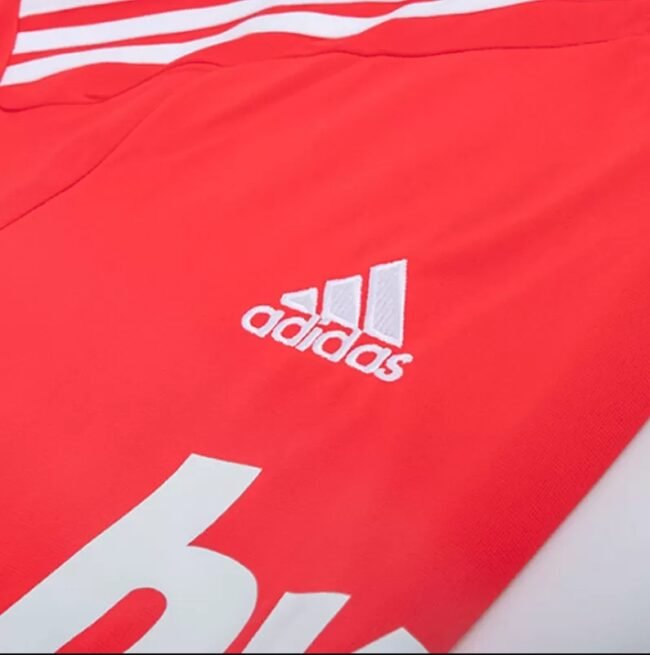 Real Madrid Third Jersey 2011/12 – Bild 5