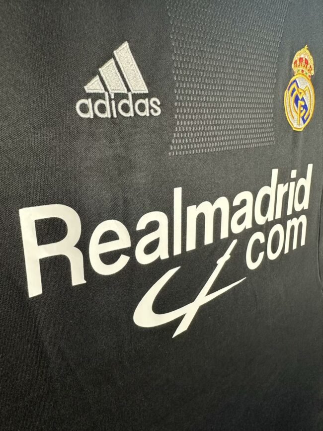 Real Madrid Away Retro Jersey 2001/02 – Bild 6