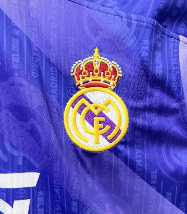Real Madrid Away Retro Jersey 1996/97 – Bild 7