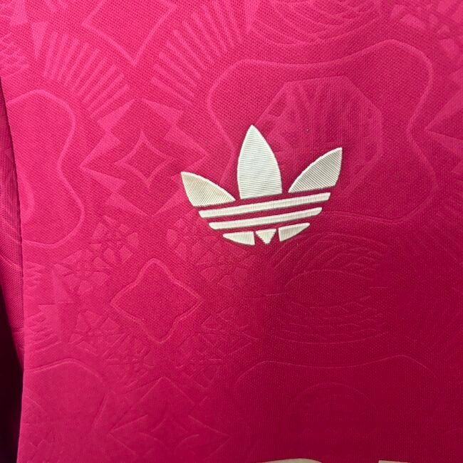 Bayern Munich 125th Anniversary jersey English Advertising