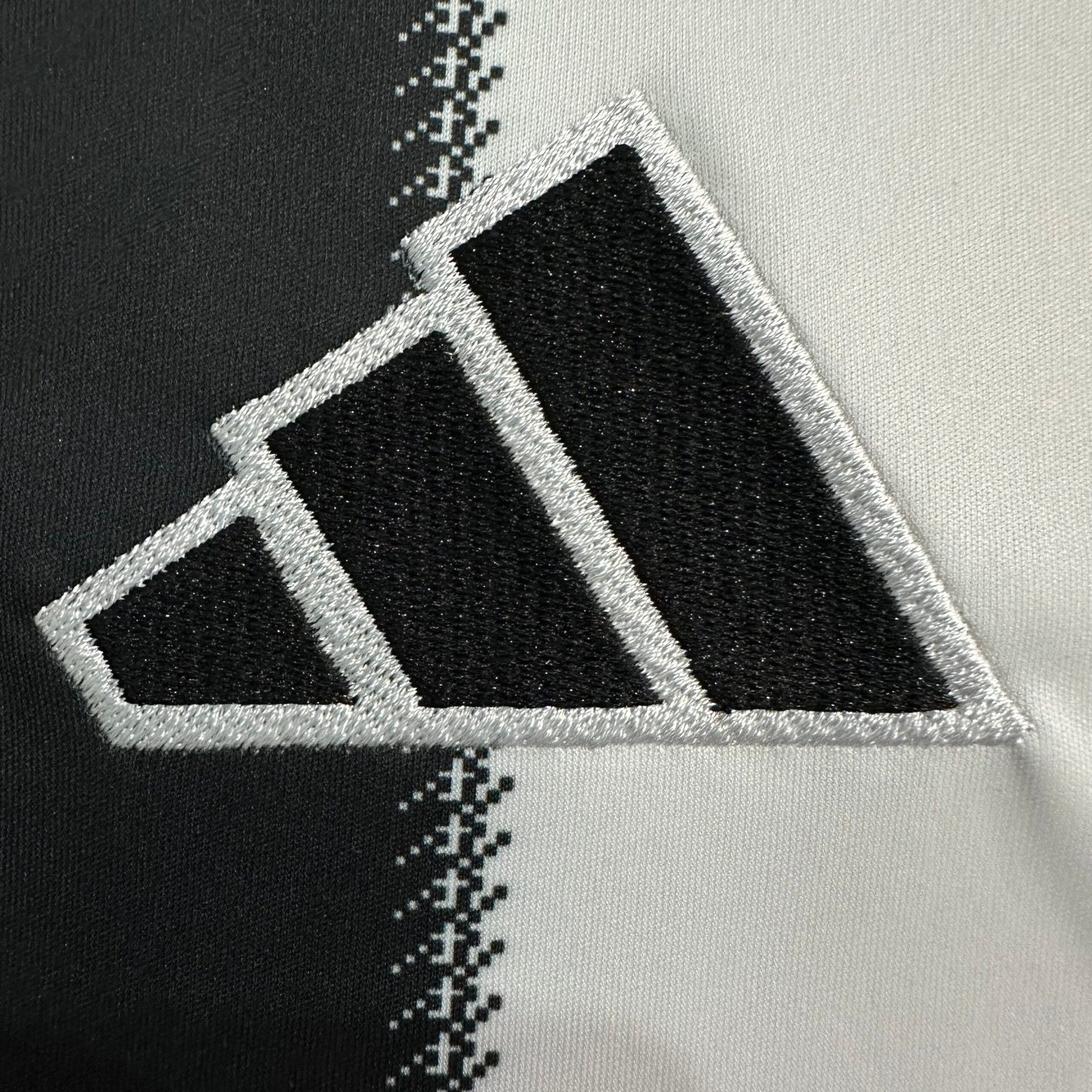 Newcastle United Home Jersey 2025/26 - Image 6