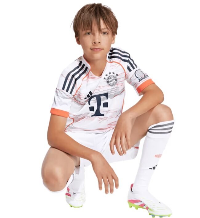 Kid's Bayern Munich Away Jersey+Shorts 2025/26 - Image 2