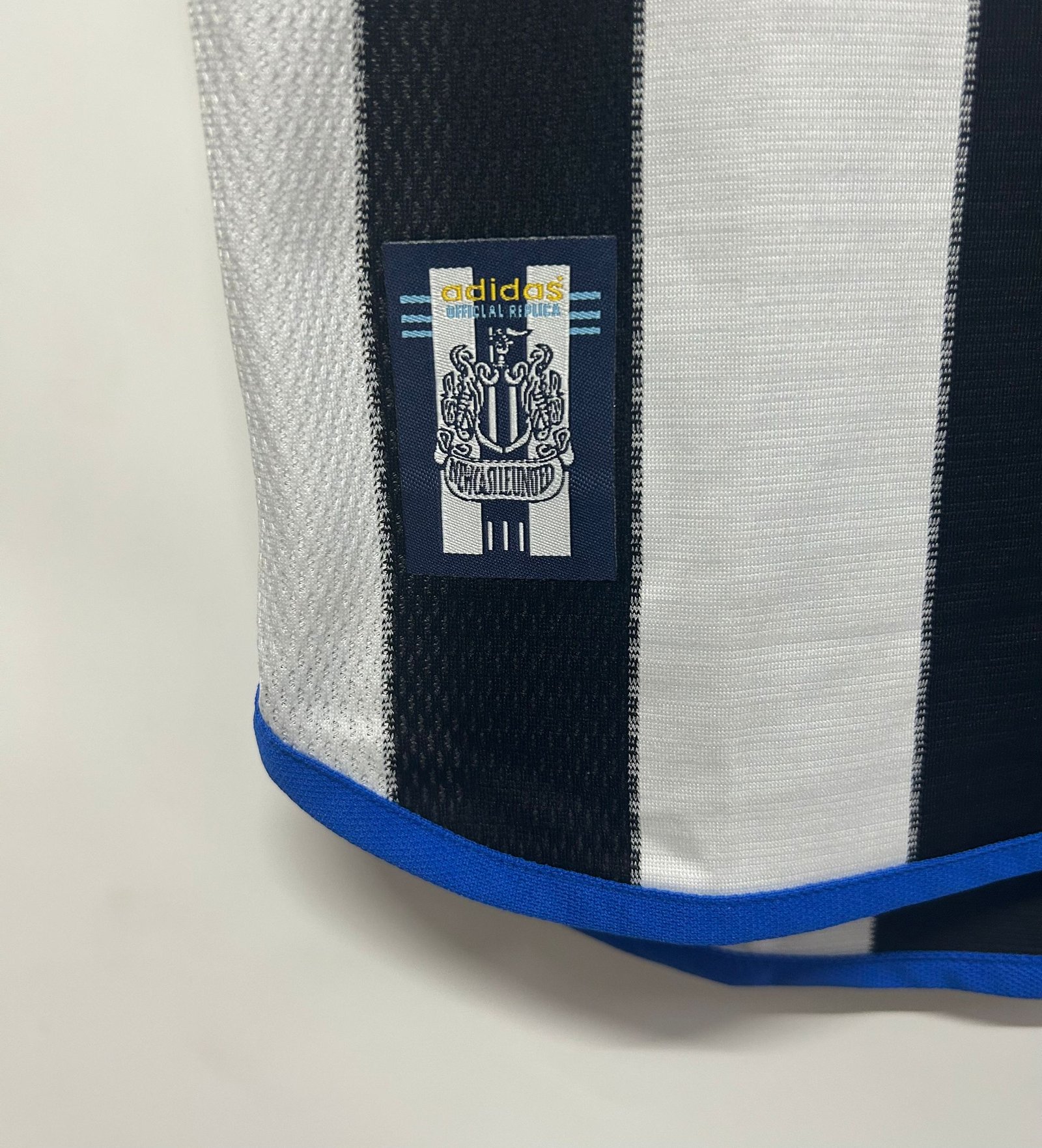 Newcastle United Home Retro Jersey 1999/00 - Image 9