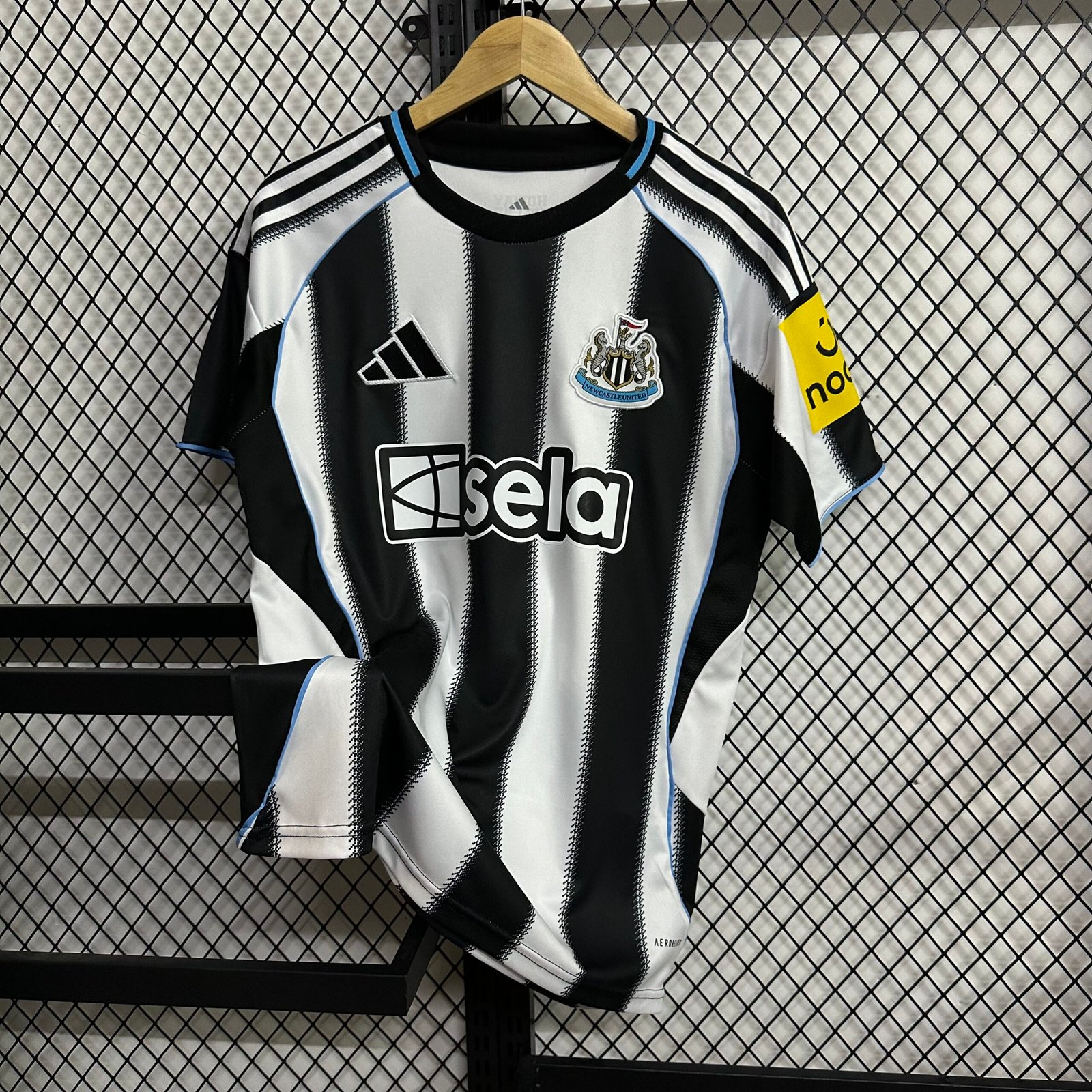 Newcastle United Home Jersey 2025/26 - Image 3