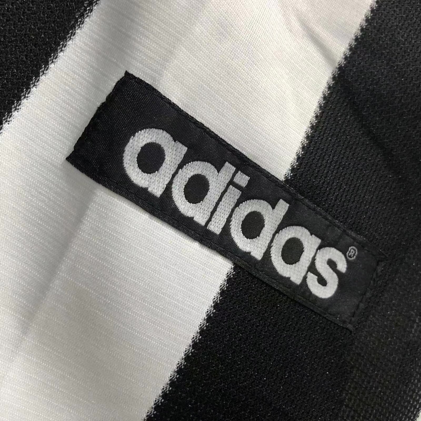 Newcastle United Home Retro Jersey 1995/97 - Image 5