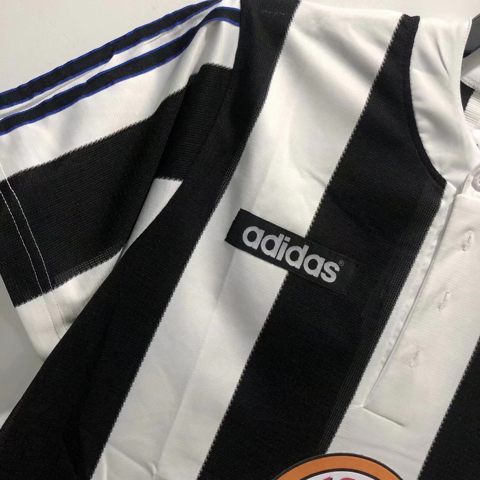 Newcastle United Home Retro Jersey 1995/97 - Image 4