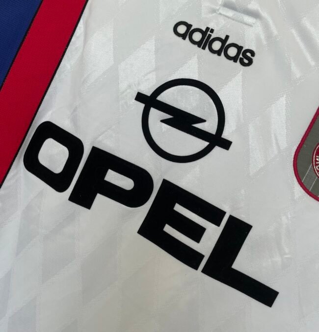 1998 - 1999 Bayern Munich away classic retro Jersey - Image 4