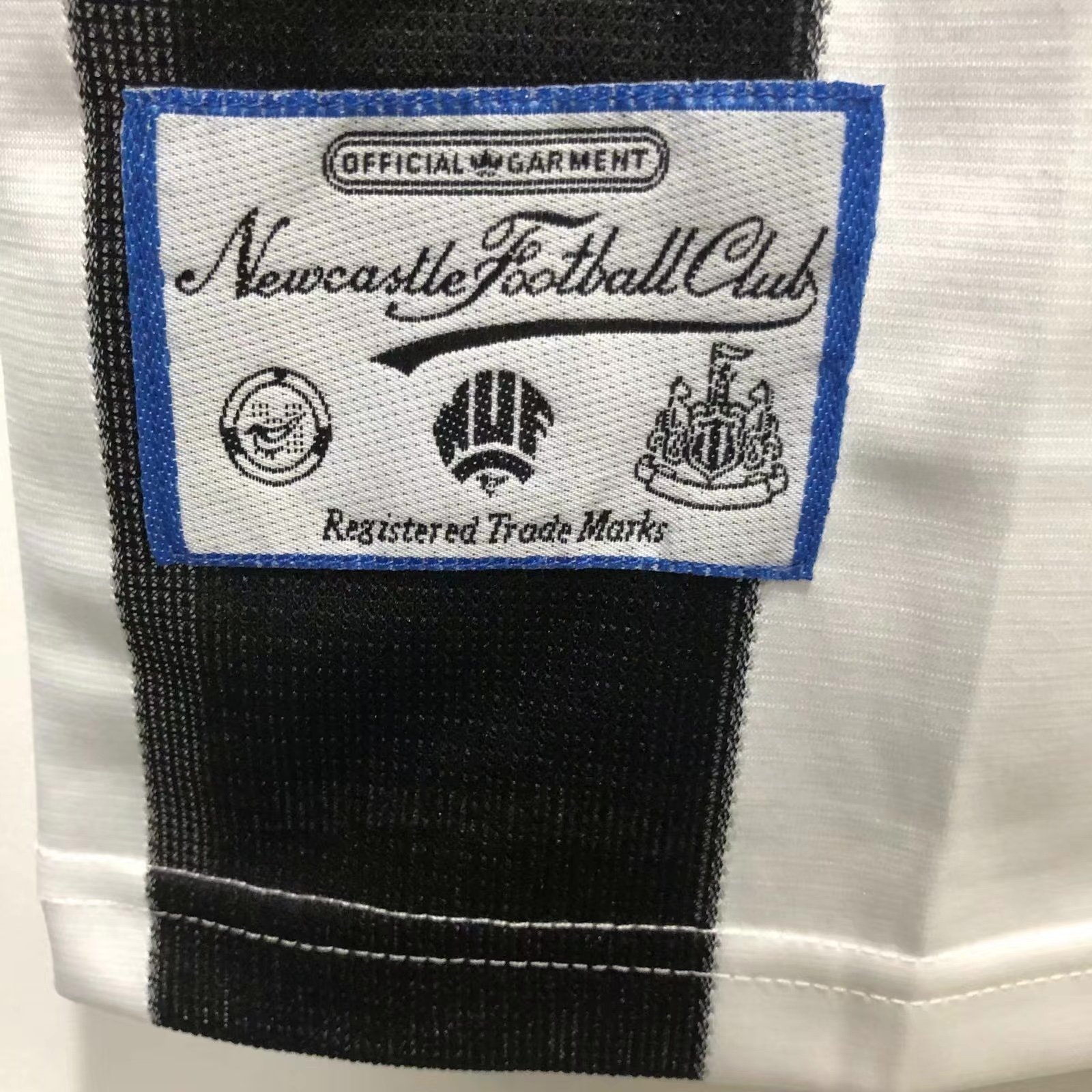 Newcastle United Home Retro Jersey 1995/97 - Image 7